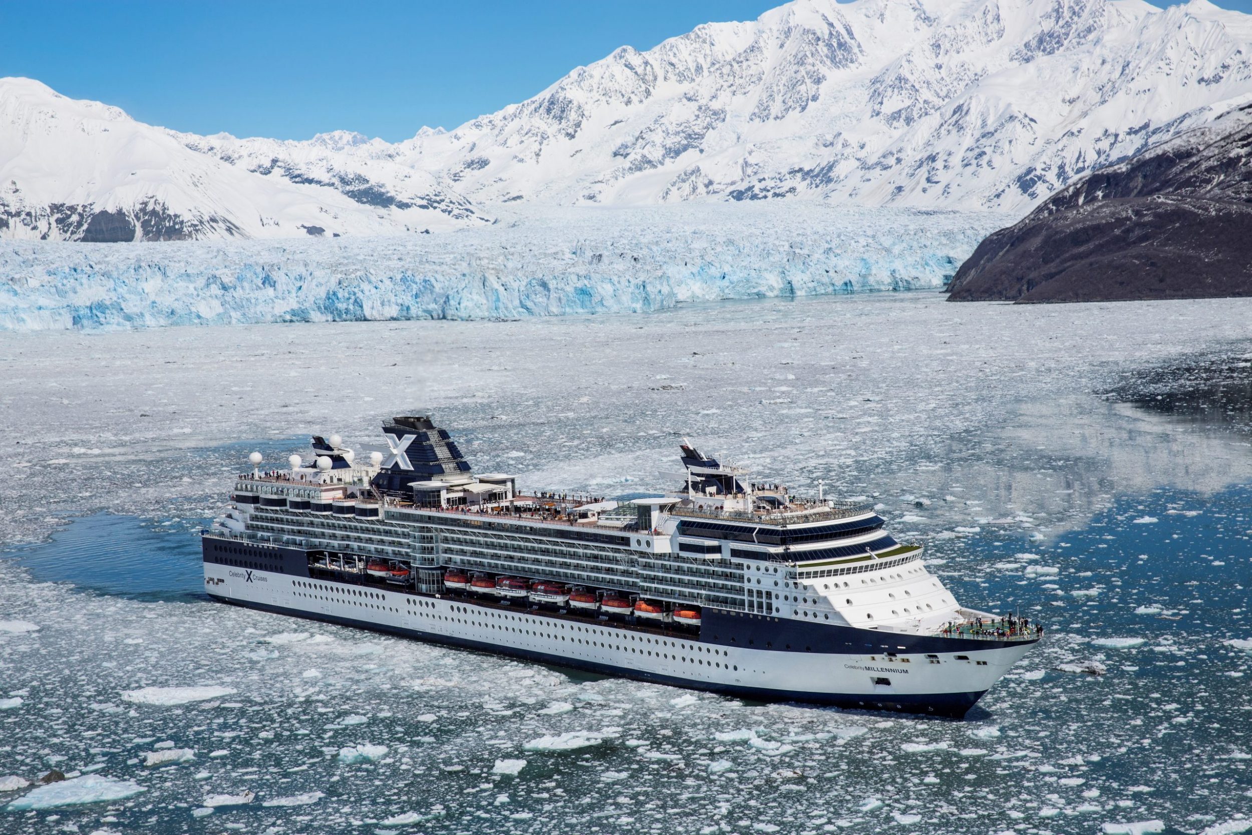 Celebrity Millennium fartyg i Hubbard Glacier i Alaska