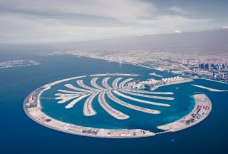 Palm island är en konstgjord ö i Dubai