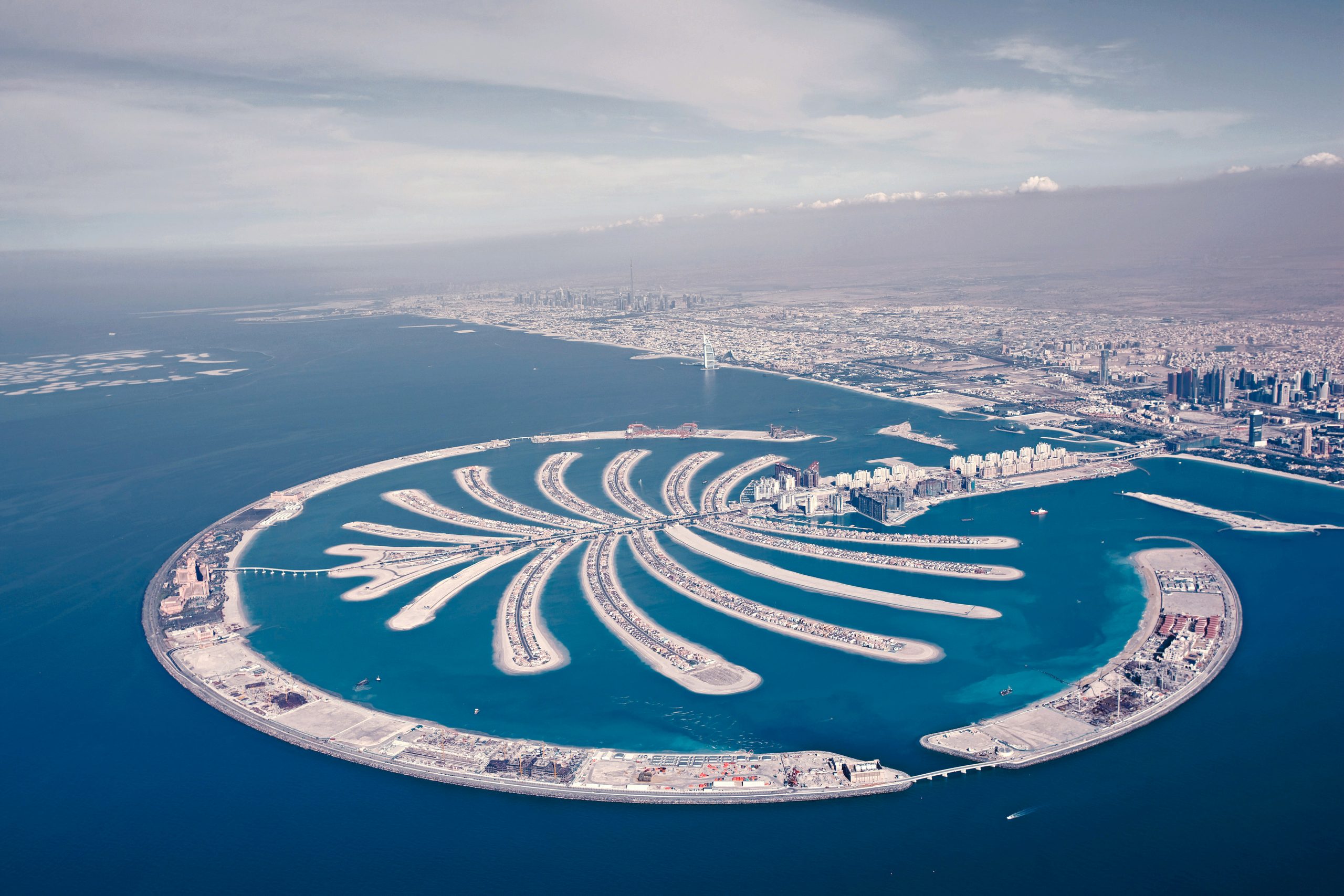 Palm island är en konstgjord ö i Dubai