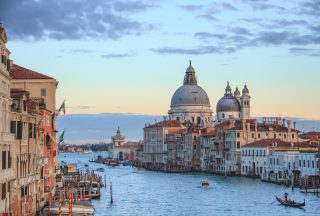 Stadsvy över Venedig i Italien