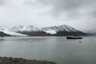 Snö, is och berg i Svalbard