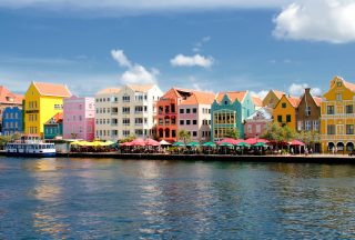 Färgglada hus i Willemstad på Curacao Karibien