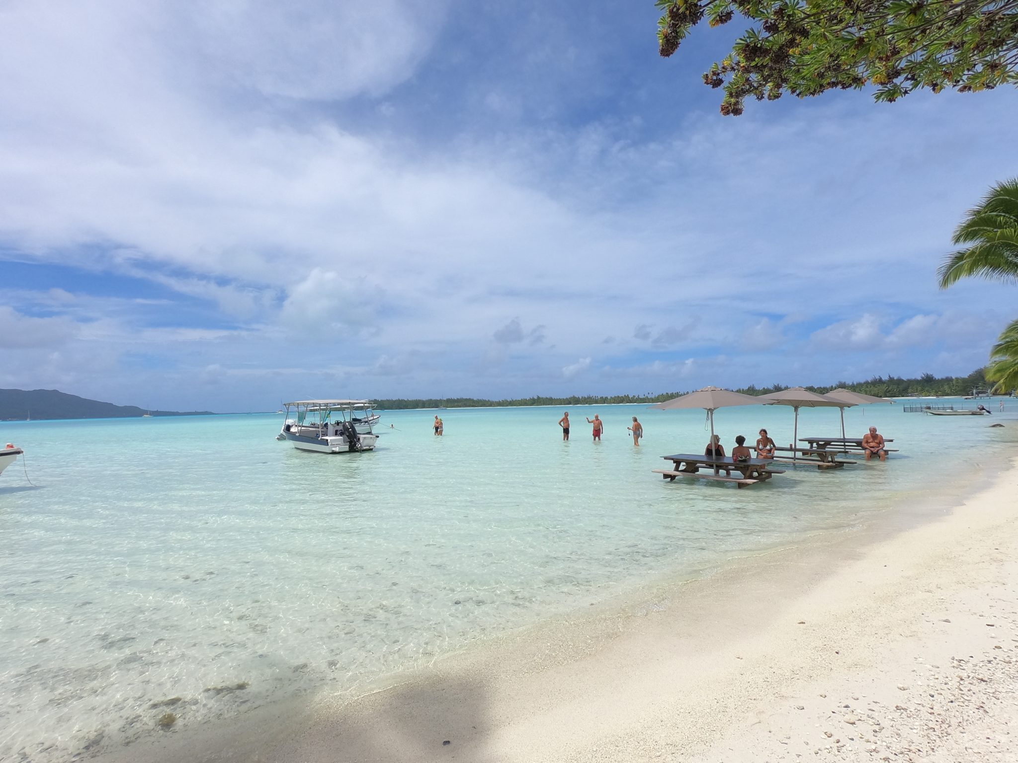 Lunch vid stranden på Bora Bora