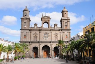 Las Palmas katedral och palmer