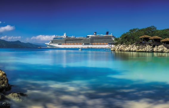 Celebrity Cruises fartyg Celebrity Silhouette i vattnet utanför Labadee, Haiti