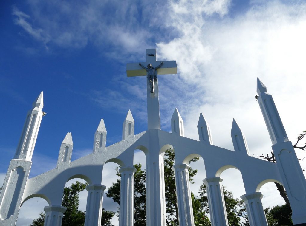 dominica roseau christ monument