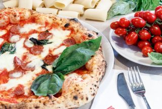God mat i Italien med pizza och pasta