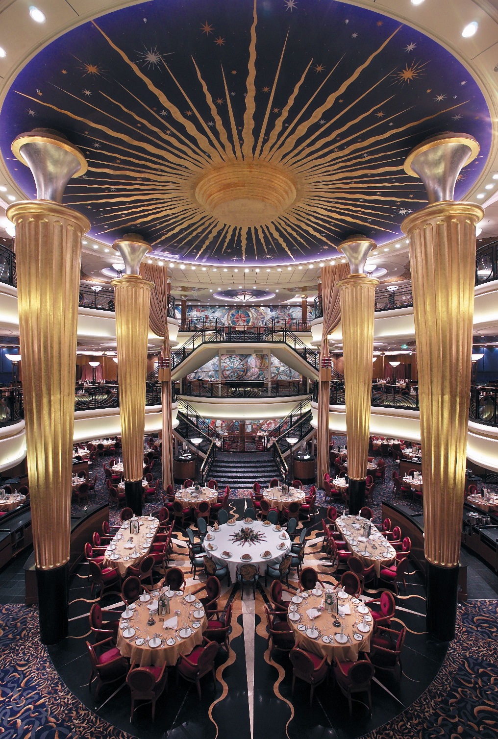 Vacker restaurang ombord Explorer of the Seas