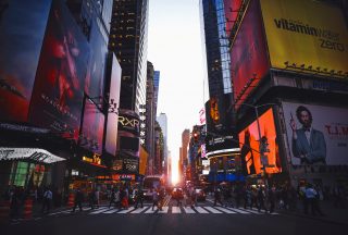Solnedgång i Times Square New York City