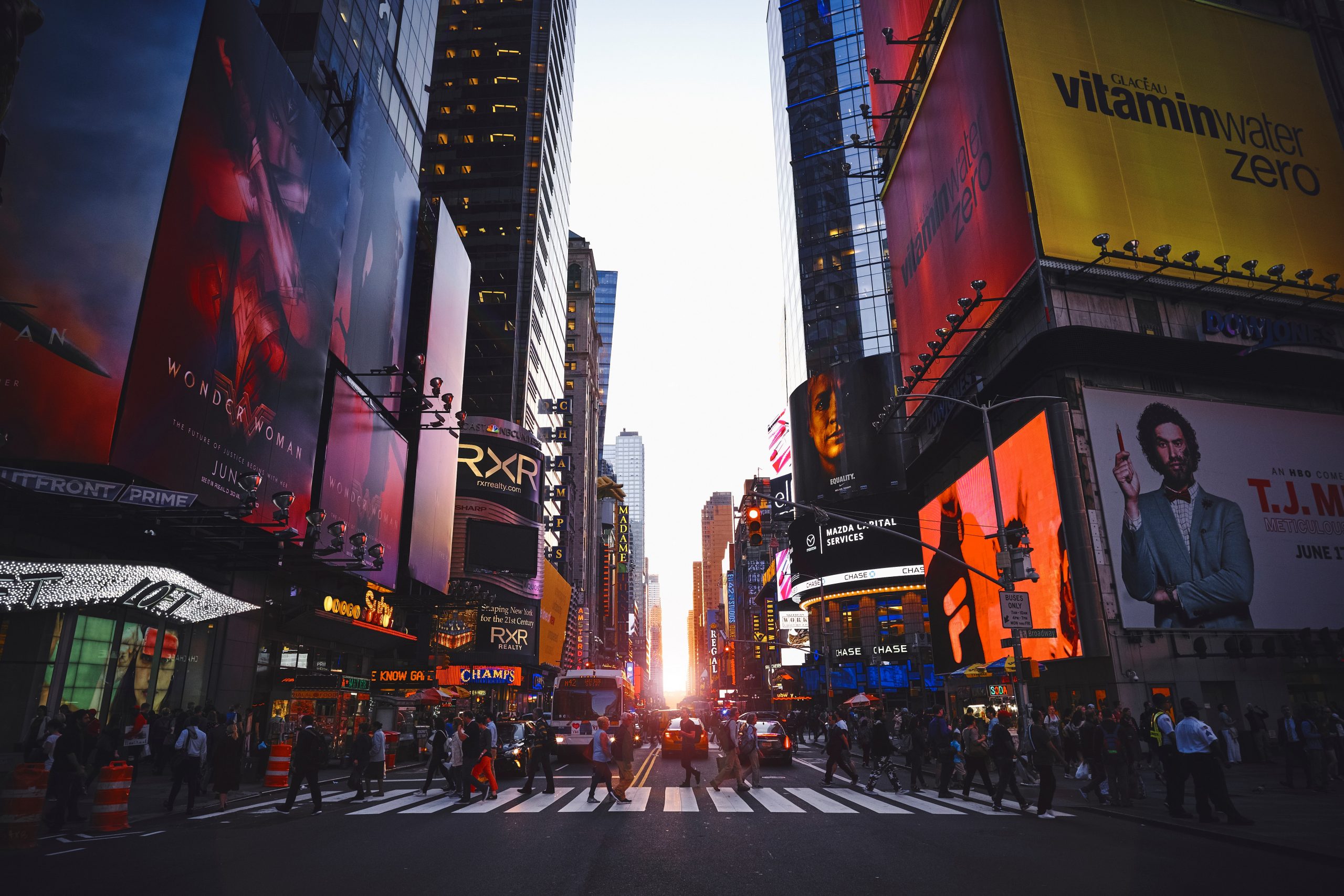 Solnedgång i Times Square New York City