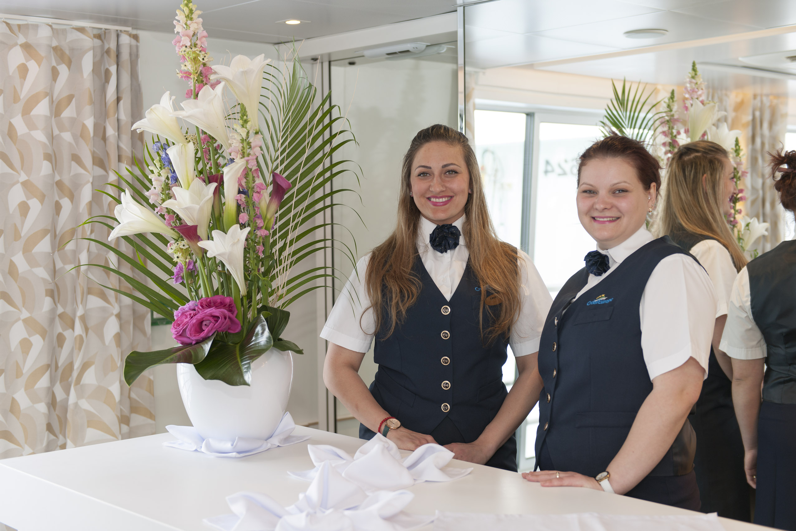 Vänlig personal ombord MS Symphonie CroisiEurope