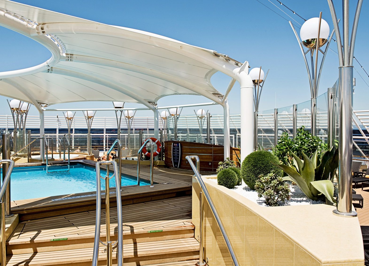 MSC Splendid pool area
