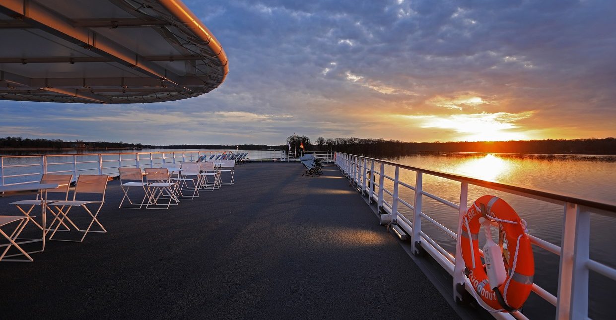 Solnedgång i fjärran ombord MS Princesse II, CroisiEurope