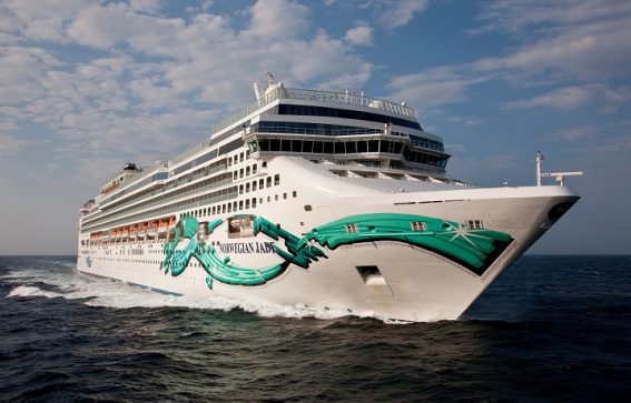 Norwegian Jade kryssningsfartyg